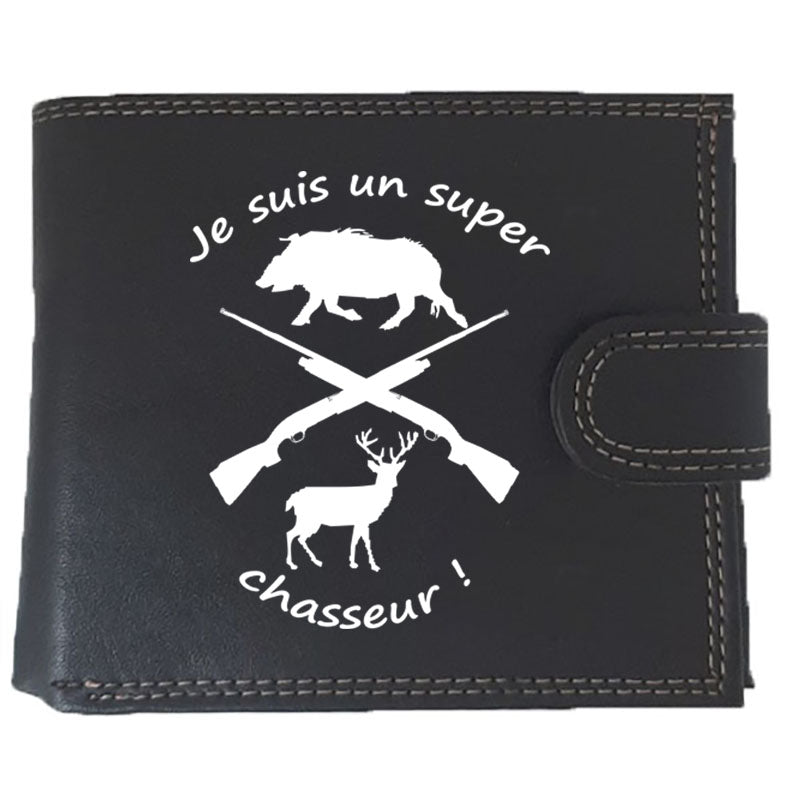 Syl'la - Porte carte grise en cuir noir design chasseur fusil – Création by Syl'la Syl'la - Porte carte grise en cuir noir design chasseur fusil – Création by Syl'la