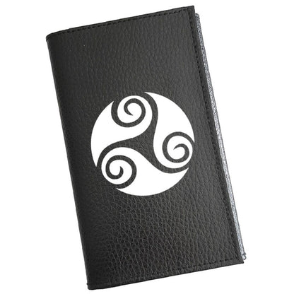 Porte carte grise en cuir noir personnalisé Triskèle