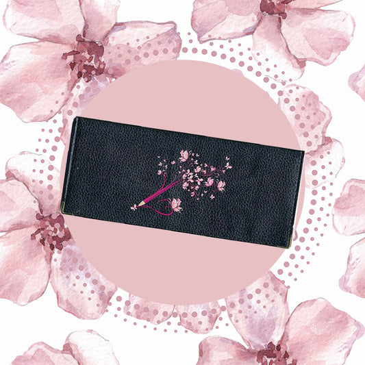 Porte Chéquier long en cuir noir personnalisé avec personnalisé avec Crayon fleuri