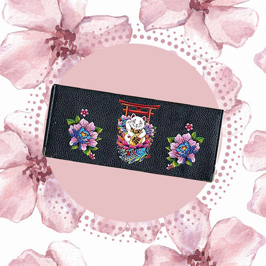 Porte Chéquier long en cuir noir personnalisé avec personnalisé avec Maneki-neko Chat